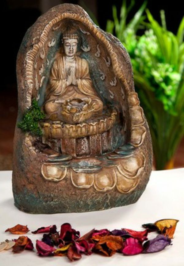 Buda Fountain Listi-of-cvetje-davorne