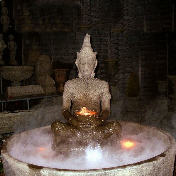 Buda Fountain v-temni sobi