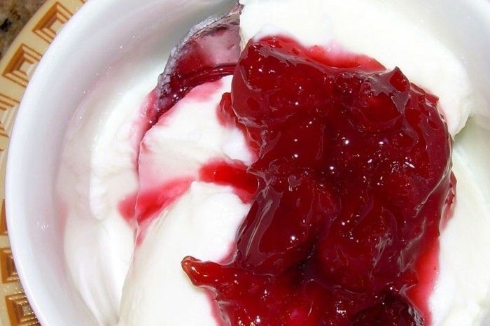 Bolgarščina jogurt v kombinaciji z sladkarije