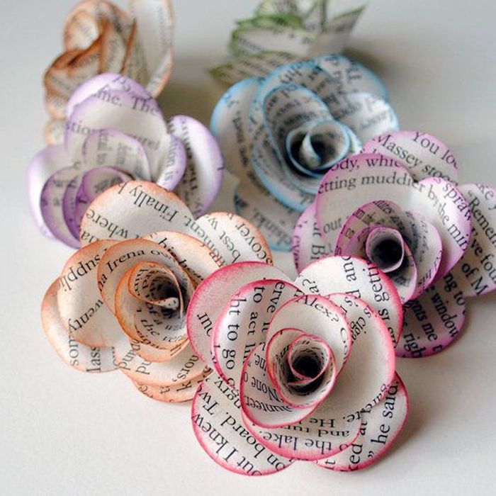 Creatief idee om bloemen van krantenpapier te maken