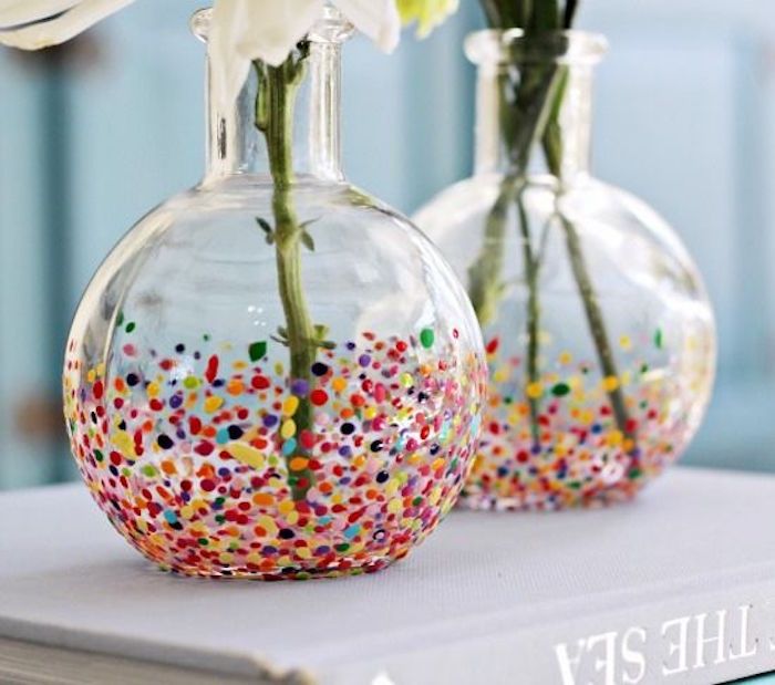 DIY dekoration idé, färg vaser med nagellack, färgstarka