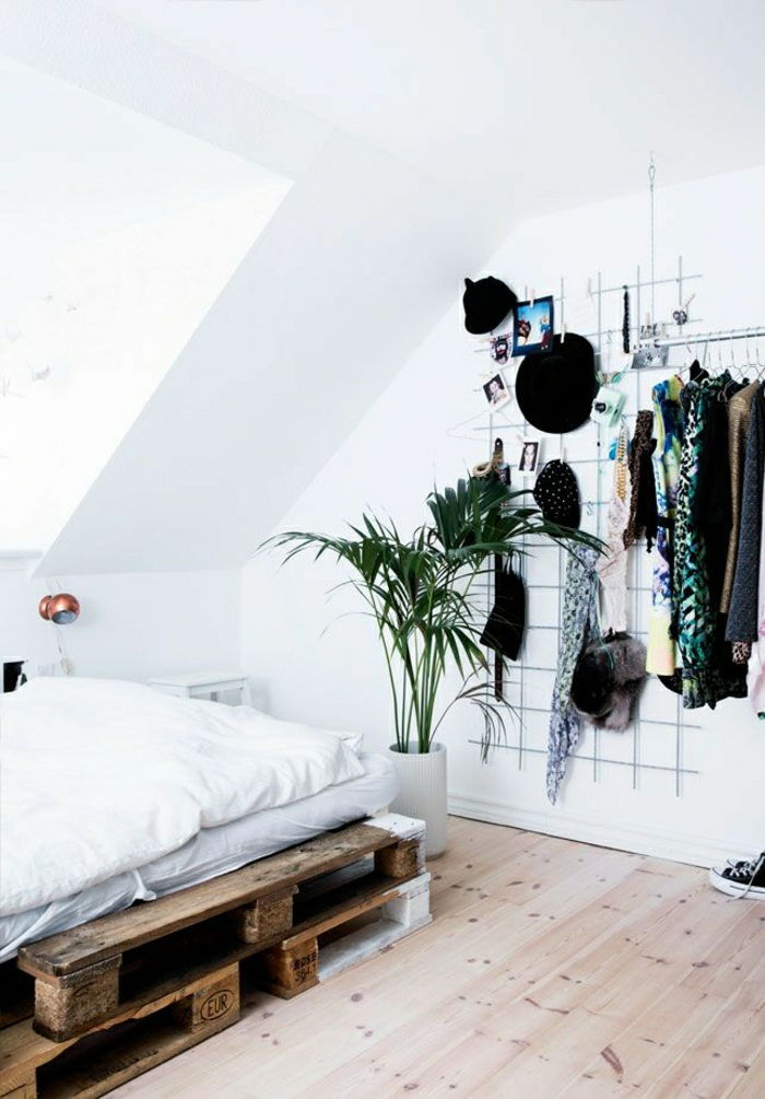 saksılı Loft yataklı-of-EUR paletler bitki elbiseler stand-şapkalar