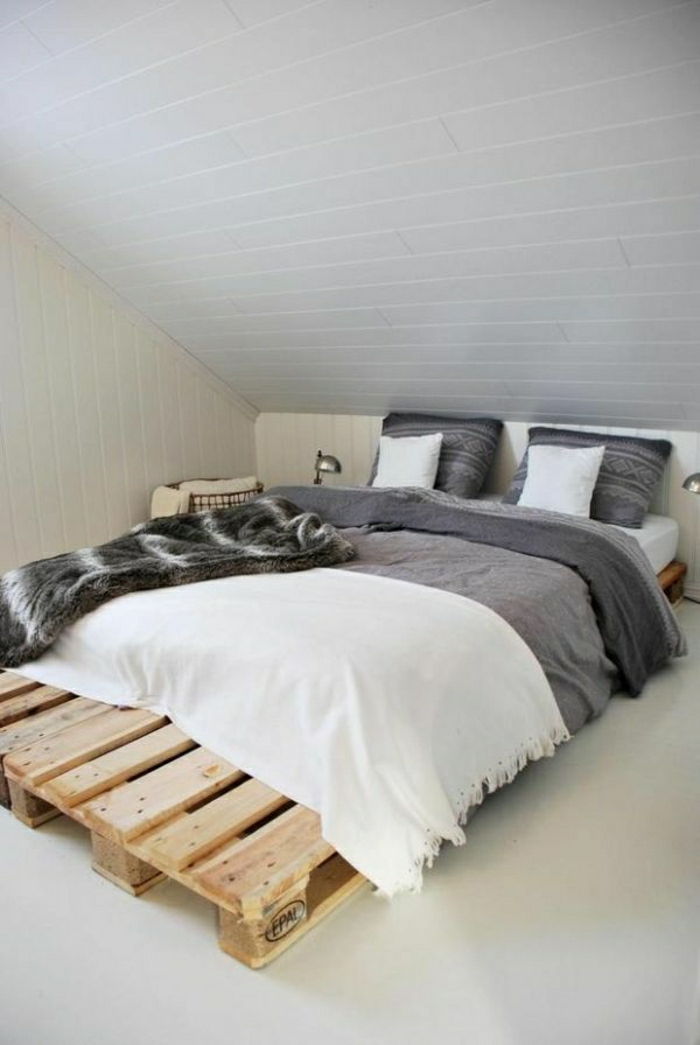 Çatı-minimalist iç avroluk gri keten-beyaz-battaniye paletler yataklı