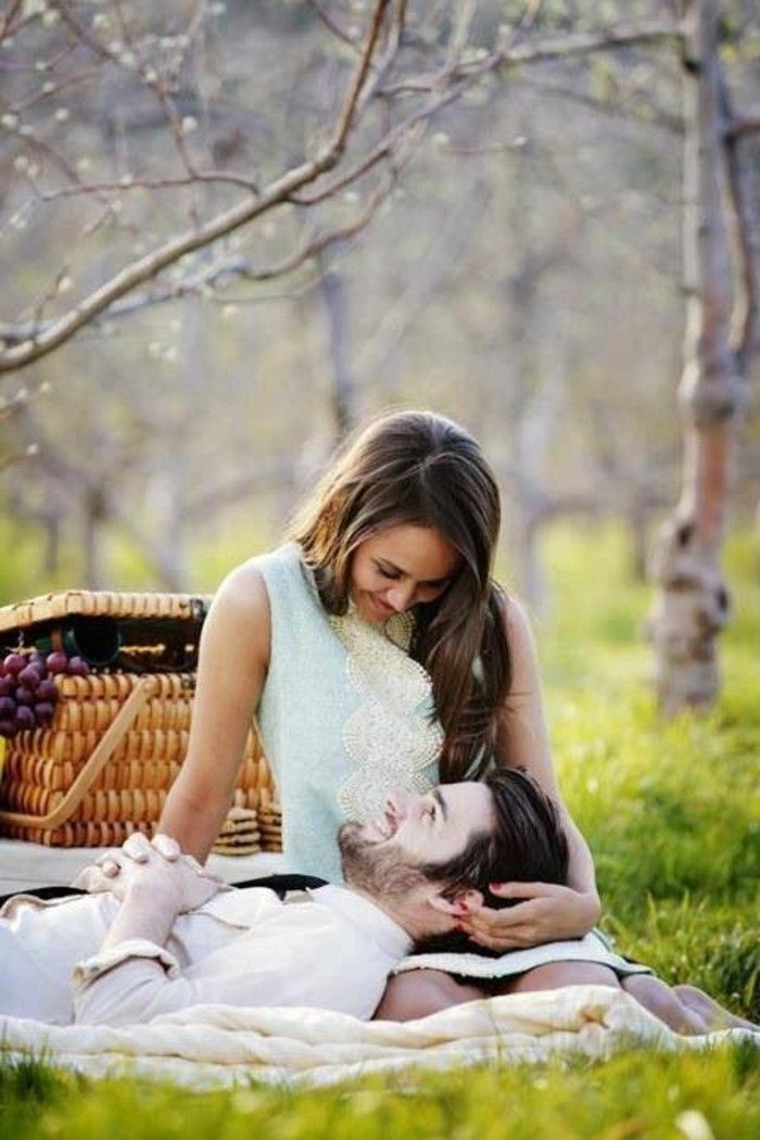 Den perfekt picknick full ömhet