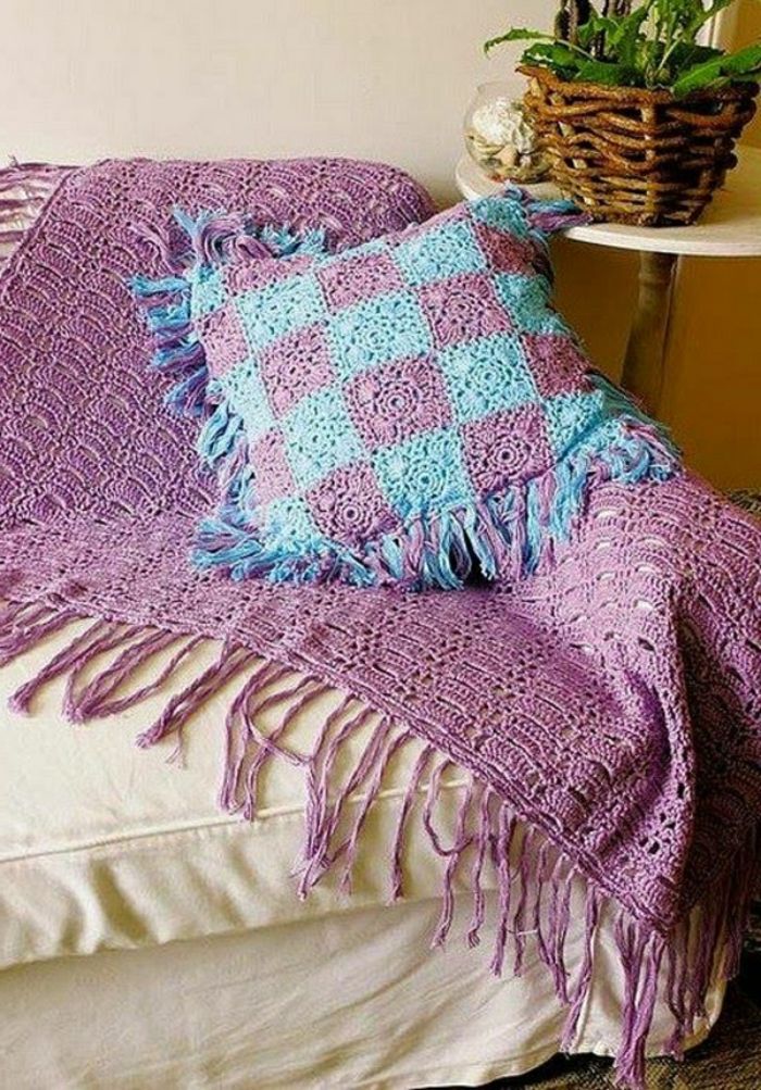 Plafonul de croșetat-în-violet-de-canapea-redimensionate
