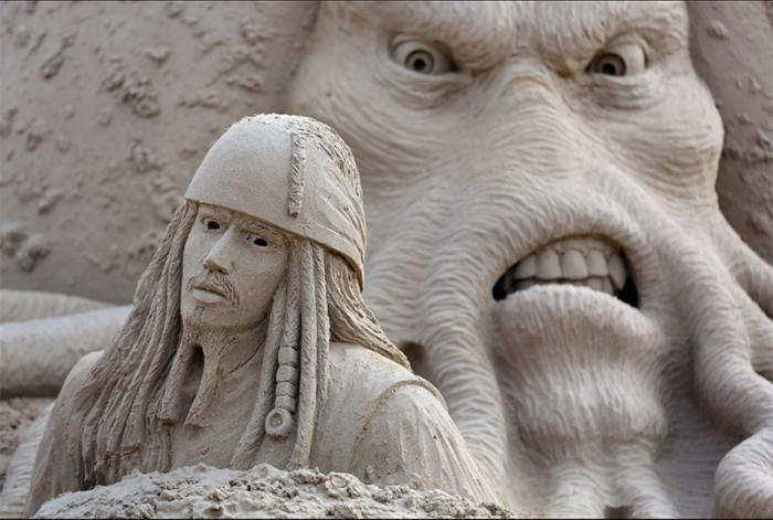 moderne skulpturer-fra-sand Jack Sparow-the-blekksprut