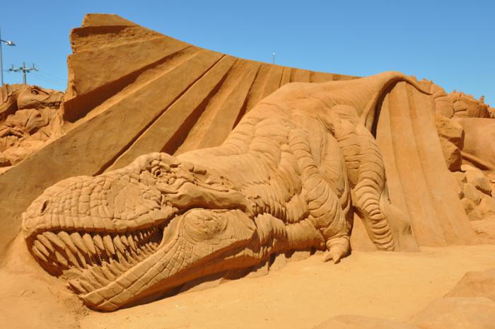 sodobna skulptura iz peska-the-dobi dinozavrov