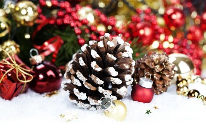 Dekorativa pinecone-artificiell snö små gåvor-bollar-and-krans