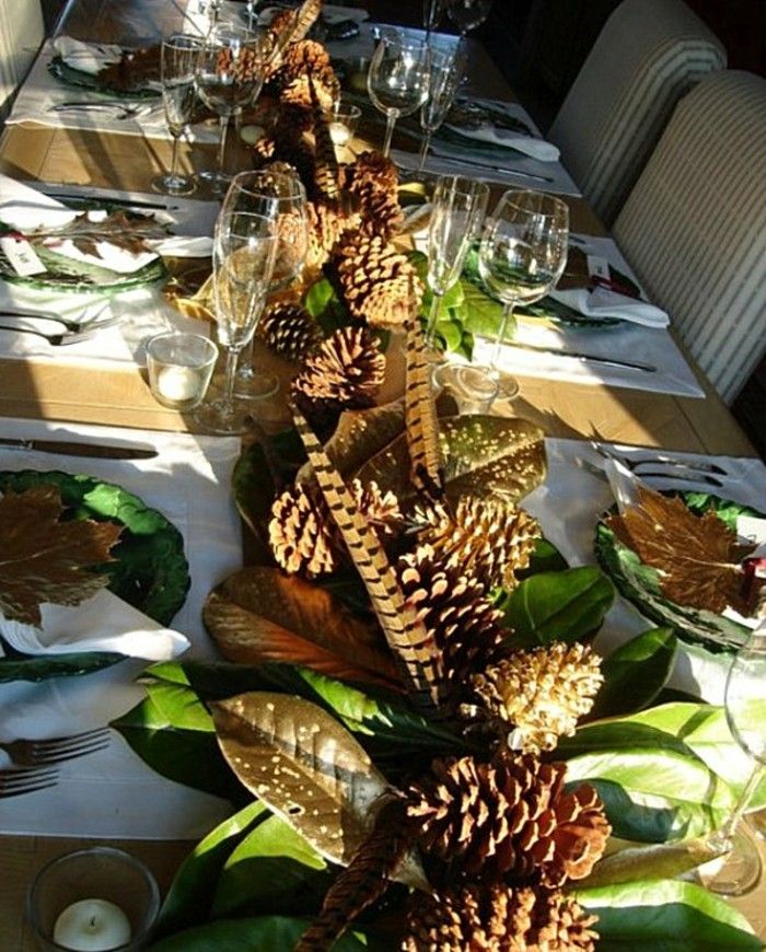 Dekorative konglen-Tischdeko-as-fra-skogen-pinecone-spring-grønne blader og løvverk