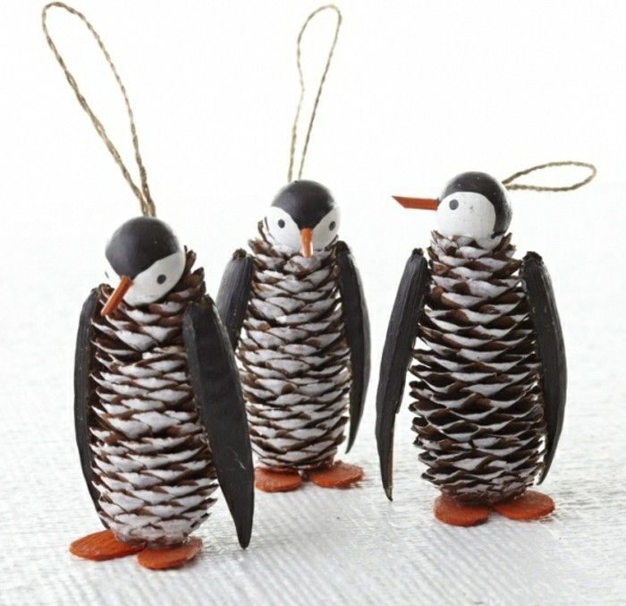 Dekorative kongle-like-pingvin-med-band til å henges