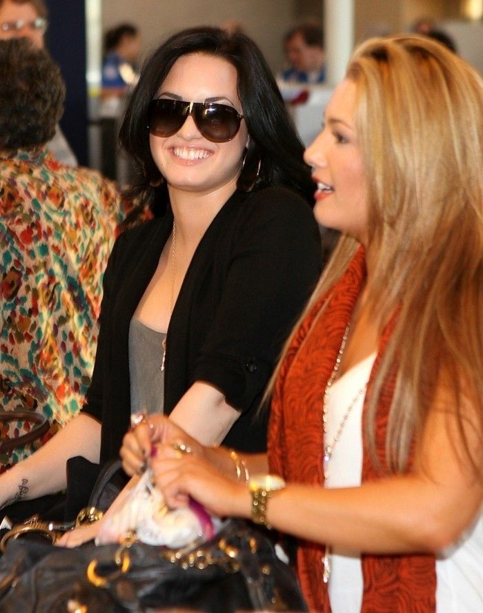 Demi-Lovato-med-tatuering på handleden