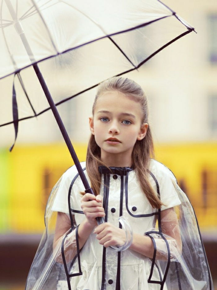 dievča transparentný dáždnik, pláštenka