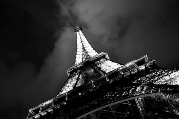 Eiffelova veža v noci foto
