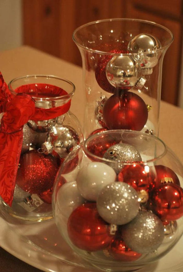 Ozdobte vianočné okuliare - farebné guľôčky v červenej, bielej a striebornej farbe