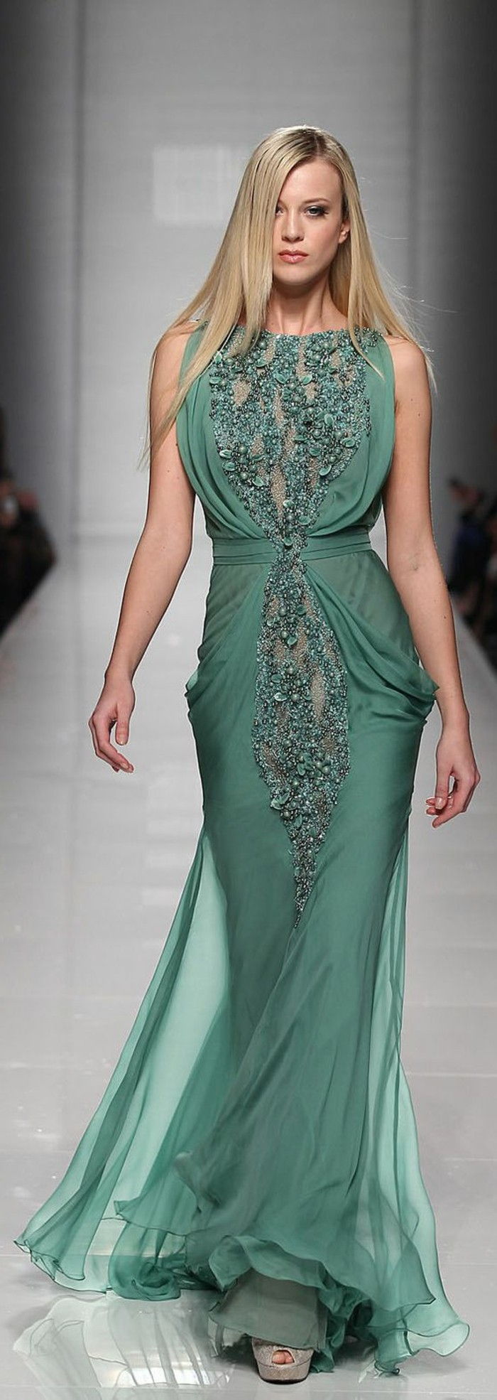 Elegantne obleke-zeleno-haute-couture