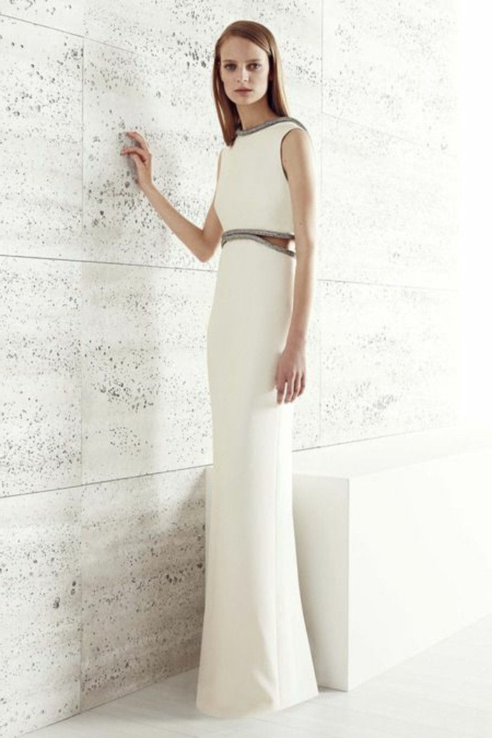 Elegantiškas suknelės ir baltos grindų ilgio