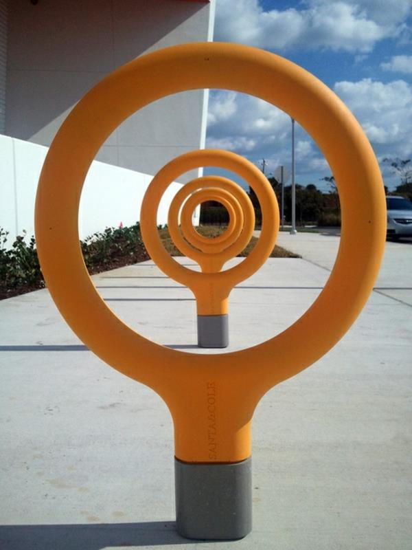 Bicycle Stand-in interessante vorm-in-Orange