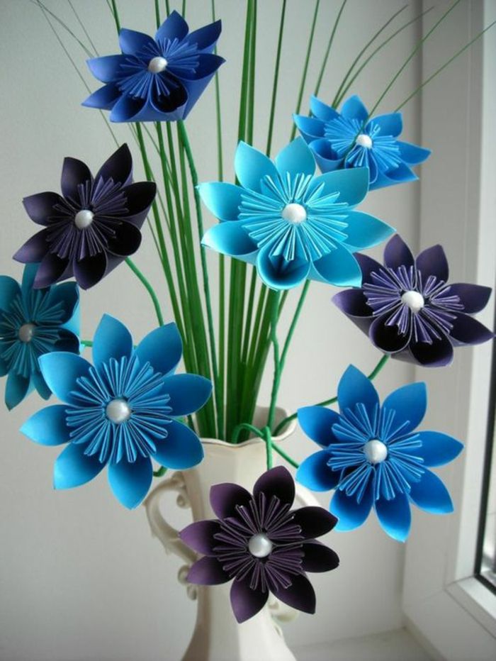 Papierové kvety Origami farebné modré a fialové vázy v štýle krajiny