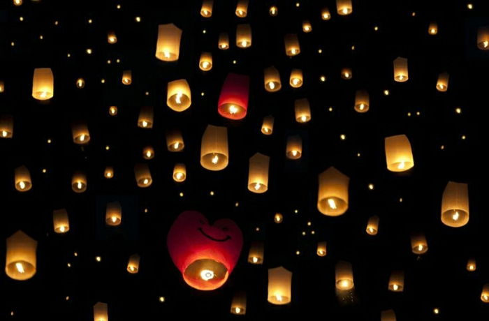 Festival Chiang Mai flyr lanterner