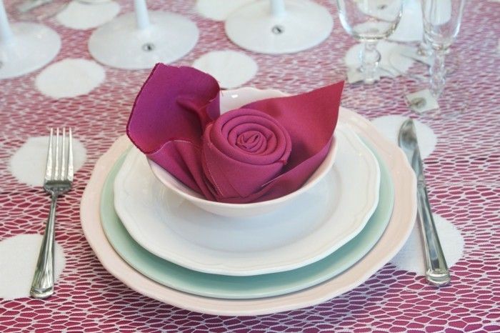 Fest servetter bildar Rose-in-shell