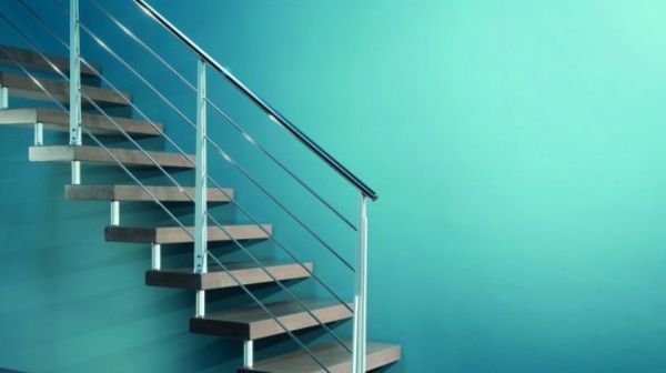 Cantilever-scari-piatra, treptat, albastru-perete-super-design