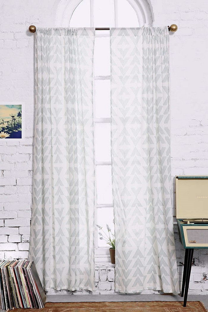 Curtain naai-a-modern-design