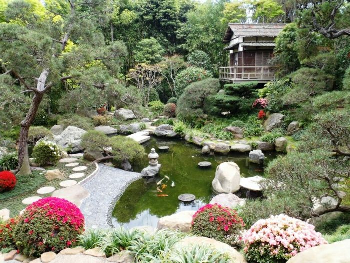 Grădină-mare felinar arbuști de pește copaci pietre japoneză piatră
