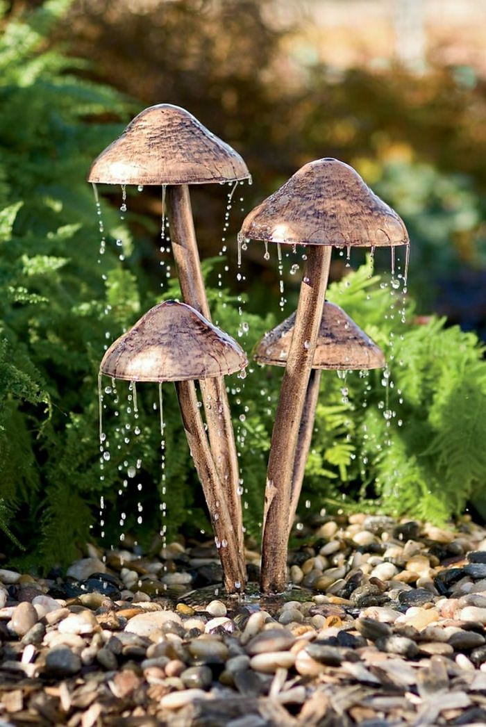 Vrt fontane okrasni kamni oblika rastlin glive