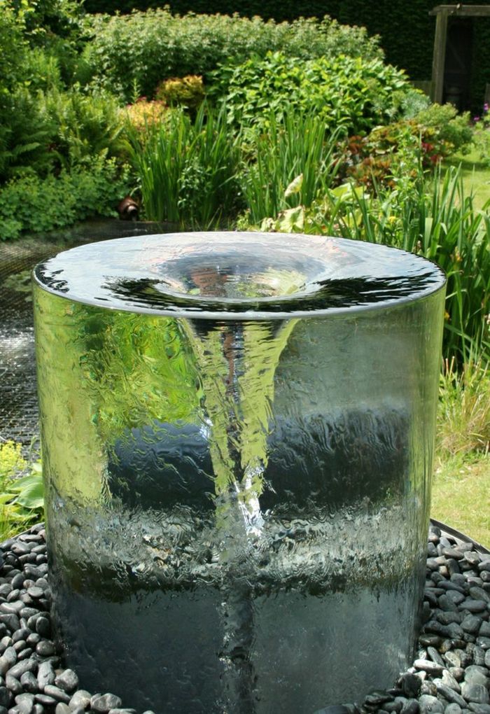 Garden Fountain zanimiva oblika