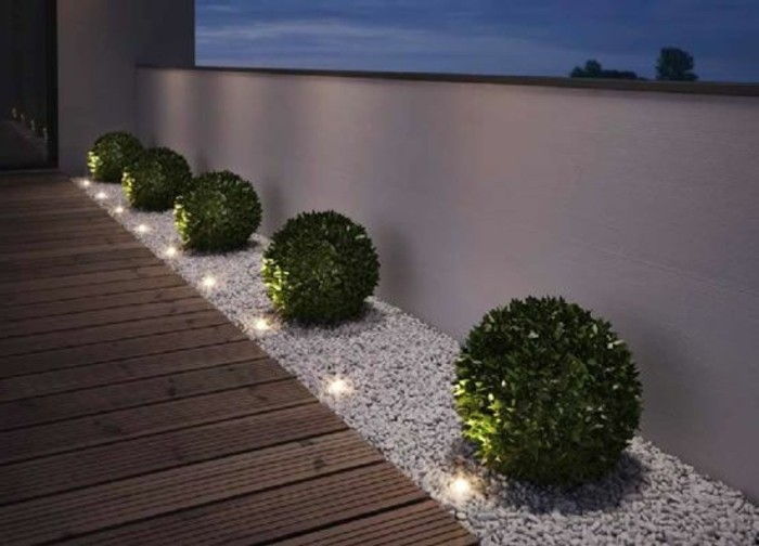 Vrt dizajn-z-opeko-in-osvetlitev