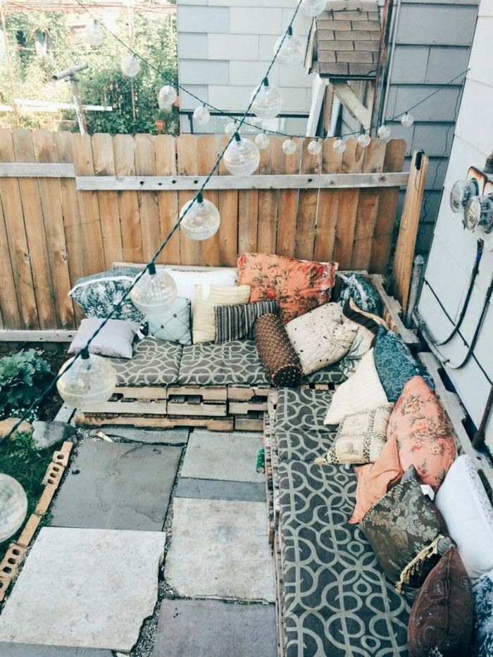 Grădină Mobilier de canapea de design de paleți pernă agățat lumini de gard