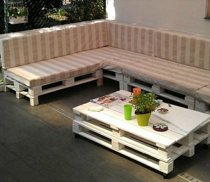 masă de grădină paleți mobilier canapea pernă Strip cafea și flori alb oală ceașcă