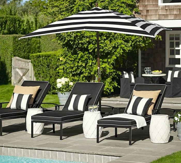 Hage paraply-paraply-stripete svart-hvitt solstoler Pool stilig