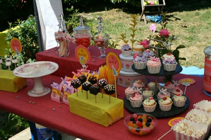 Doğum günü partisi fikirleri-süßkeiten-in-bahçe