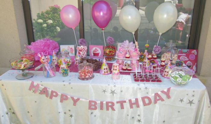 Doğum günü partisi fikirleri masa dekorasyonu-ile-balonlar