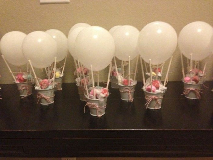 Doğum günü partisi Fikirler ve beyaz balonlar