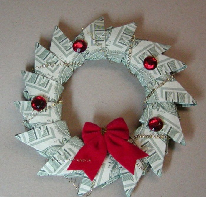 monetare cadouri-Crăciun-un-tuerkrank-cu-rosu-decorare