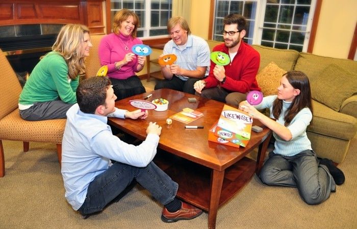 Družabne igre-z-barvite mize za vse,