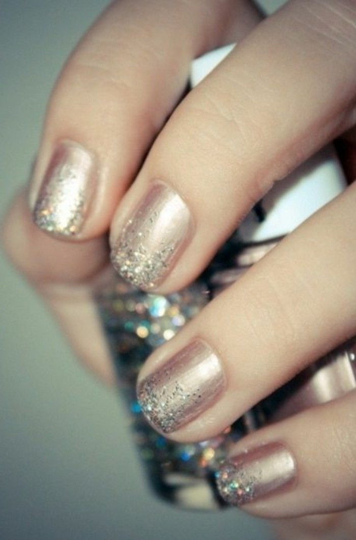 Glitter Nails-design-trendy-farget