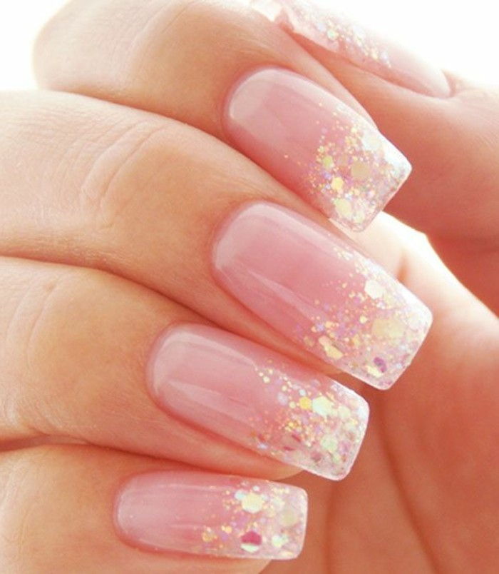 Glitter Nails-design-hvit-og-rosa