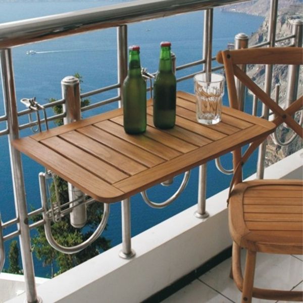 Avstängd table-by-the-balkongen moderna anläggning