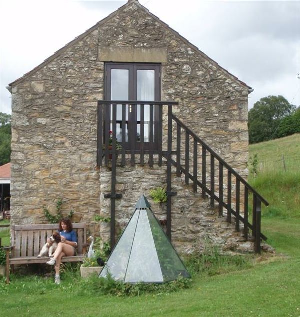 Casa di pietra con outdoor idea di design scale
