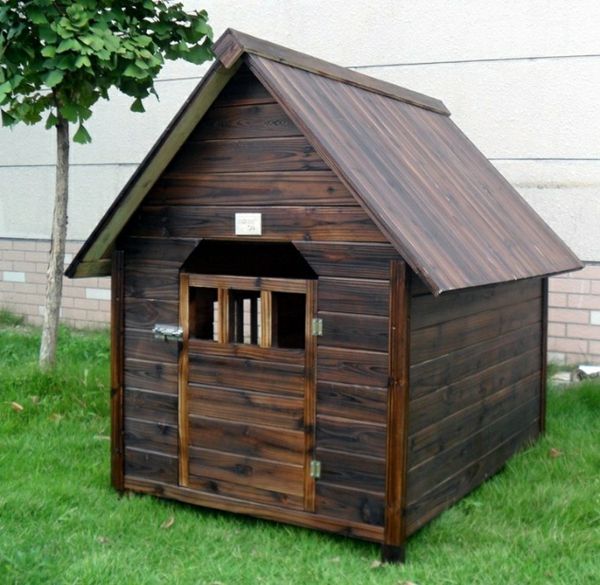 for-a-hond uit te breiden donker-houten huis