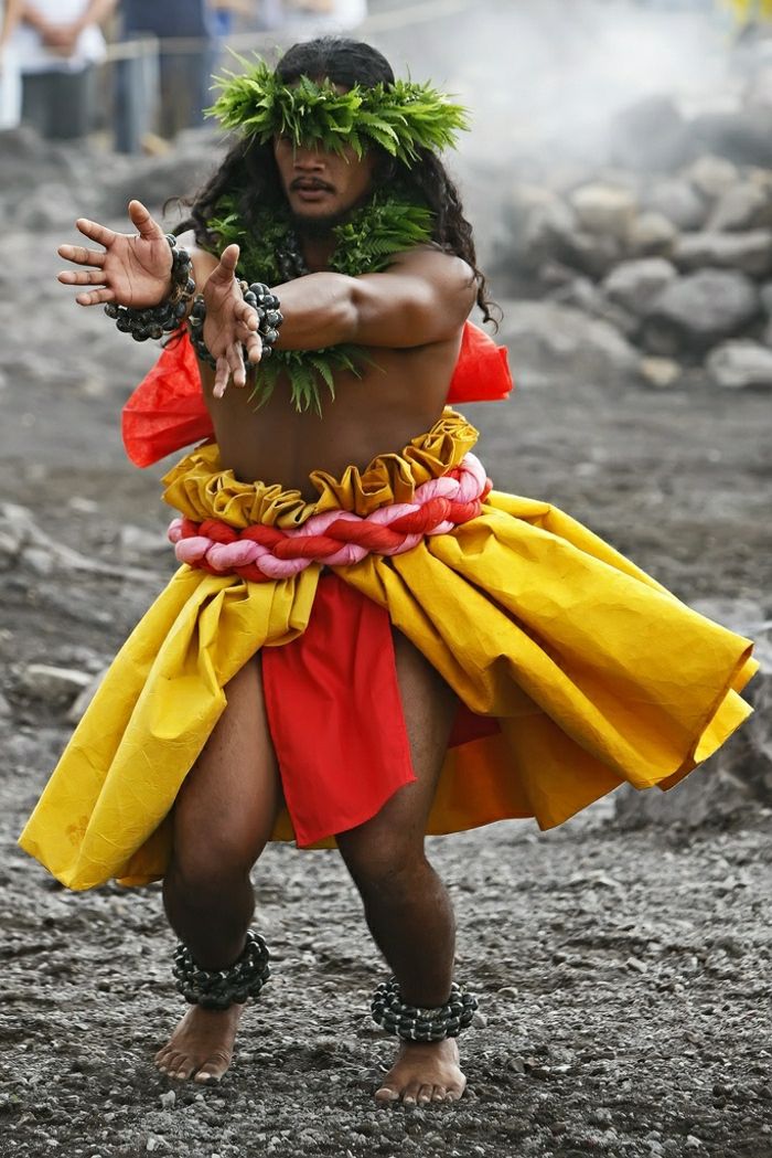 Hawai Dansçı Kahiko Dans Halema'uma'u-Krater-Big-Island