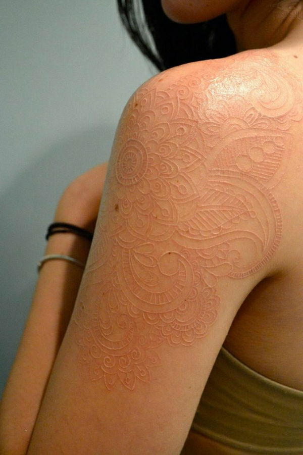 Henna tattoo Schouder carrosseriekleur-modern
