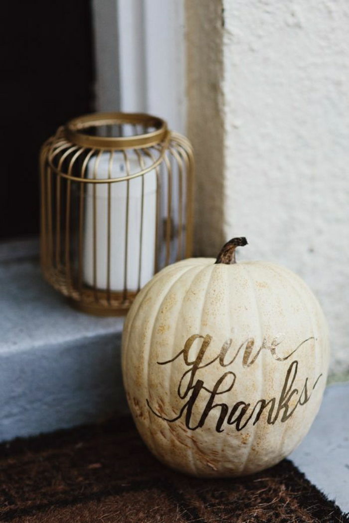 Decoração da abóbora de outono bege-ouro marcado com-pintado à mão