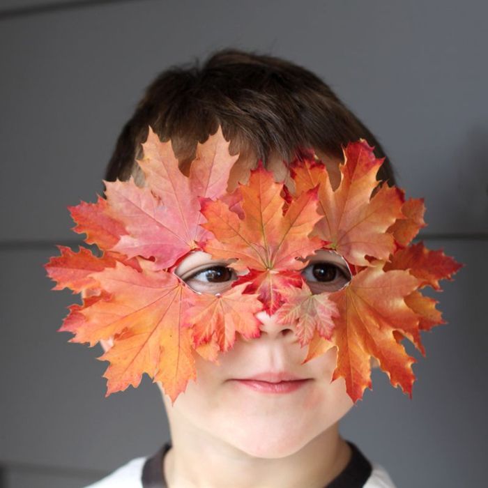 Güz el sanatları-ile-çocuklar-maskesi-of-the yaprakları