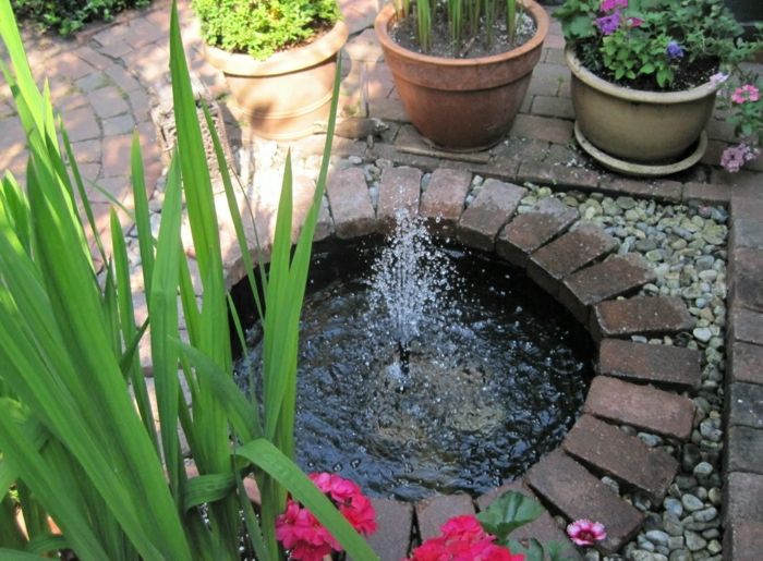 Backyard majhen vrt vodnjak Flower okrasni kamni
