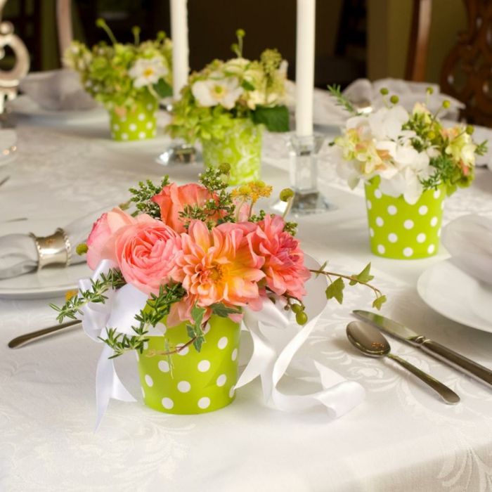 Düğün masa dekorasyonu-yeşil beyaz noktalar
