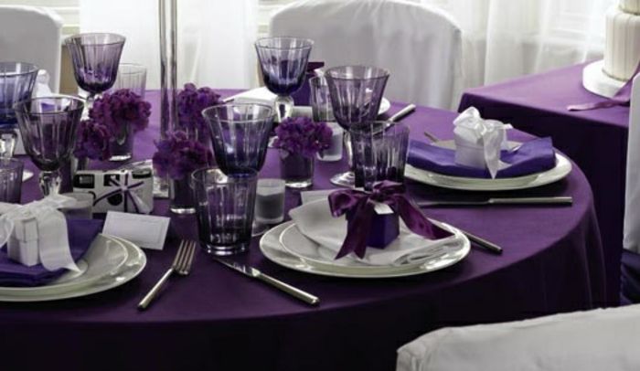 Bryllup bord dekorasjon-hvitt og fiolett